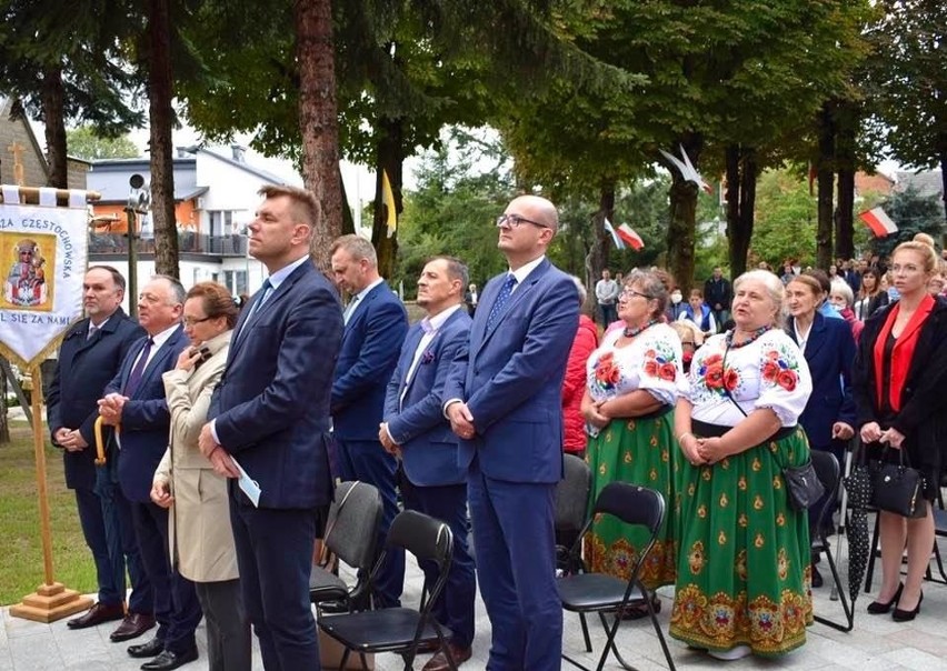 Słynny odpust w Sulisławicach - dzień 1. Przybyły tłumy ludzi z całego regionu! Zobaczcie [ZDJĘCIA]