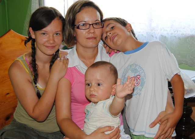 Beata Konaszewska chce walczyć z rakiem dla swoich dzieci. Ale nie ma pieniędzy. Czy ktoś jej pomoże?