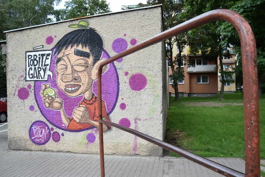 Nowy mural został namalowany na ścianie osiedlowego...