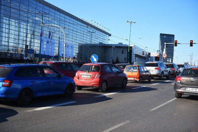 Korki w okolicach MTP w piątkowe popołudnie