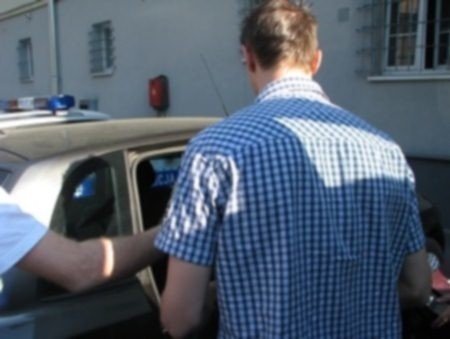 Mężczyzna został doprowadzony do Prokuratury Rejonowej w Strzelcach Opolskich. Grozi mu nawet do 8 lat więzienia.