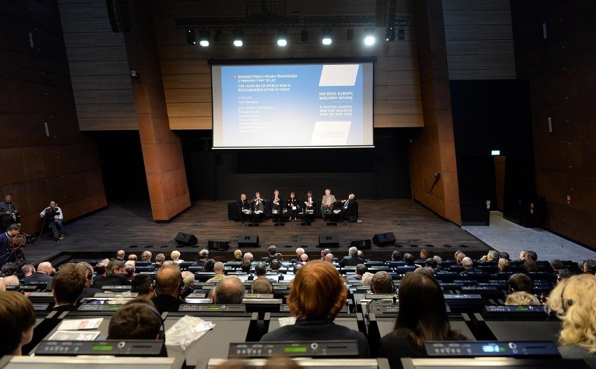 Europejscy politycy wzięli udział w konferencji w ECS,...