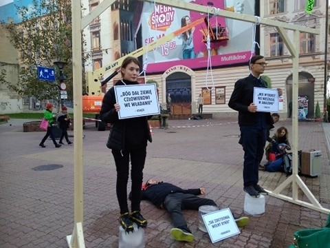 W piątkowe popołudnie w pasażu Schillera odbył się happening...