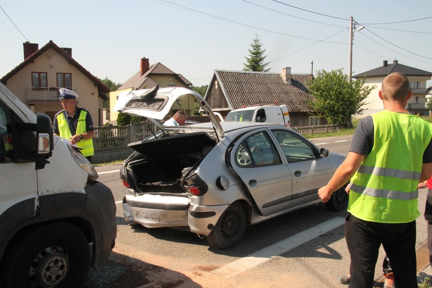 Wypadek w Woli Jachowej. Śmigłowiec zabrał kierującą do szpitala