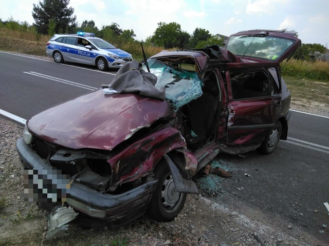 Wypadek samochodowy w Mleczkowie w gminie Zakrzew. Jedna