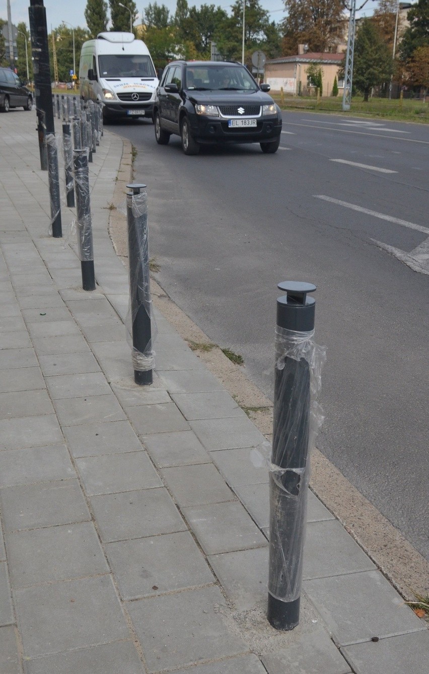 W Łodzi zamontują kilka tysięcy separatorów ruchu. Koniec z parkowaniem na poboczach [ZDJĘCIA]