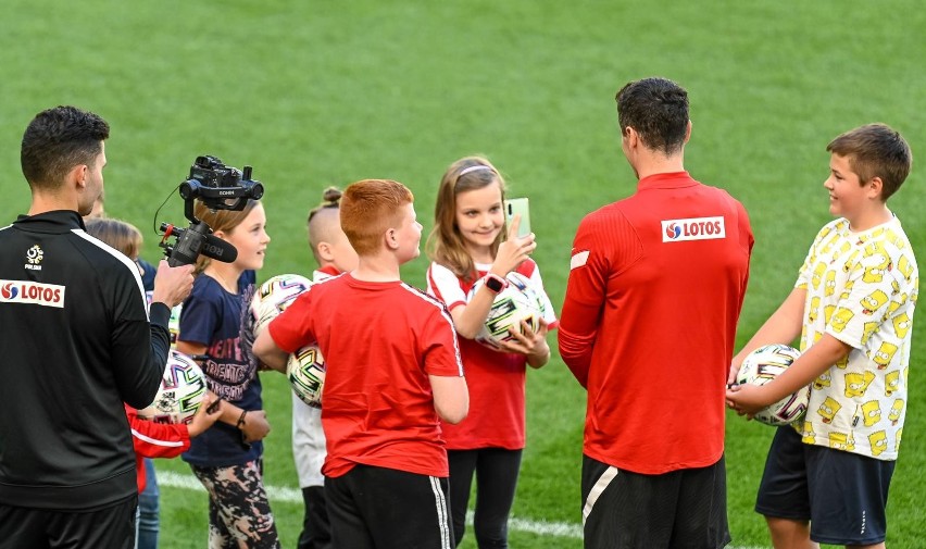 Otwarty trening reprezentacji Polski w Gdańsku po przegranym meczu ze Słowacją. Kibice brawami dali wsparcie piłkarzom [zdjęcia]