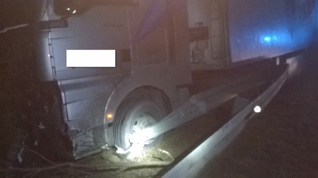 Wyjątkową nieodpowiedzialnością  wykazał się 48-letni kierowca, który mając  trzy promile alkoholu w organizmie kierował ciężarówką.