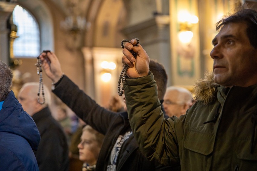 Męski Różaniec w Przemyślu chce odnowić figurę Matki Bożej Niepokalanej. Odbyła się też kolejna procesja ulicami miasta [ZDJĘCIA]