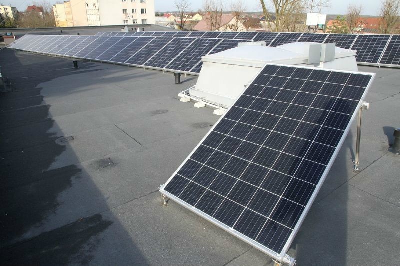 W gminie Włoszczowa montowane są kolektory słoneczne i instalacje fotowoltaiczne. Burmistrz: - To jeden z etapów walki ze smogiem