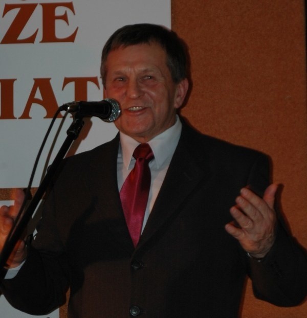 Stanisław Górski na co dzień jest szefem domu kultury w Dobrodzieniu. W niedzielę w biegu WOŚP zamienil garnitur na dres i wystartował w biegu WOŚP.
