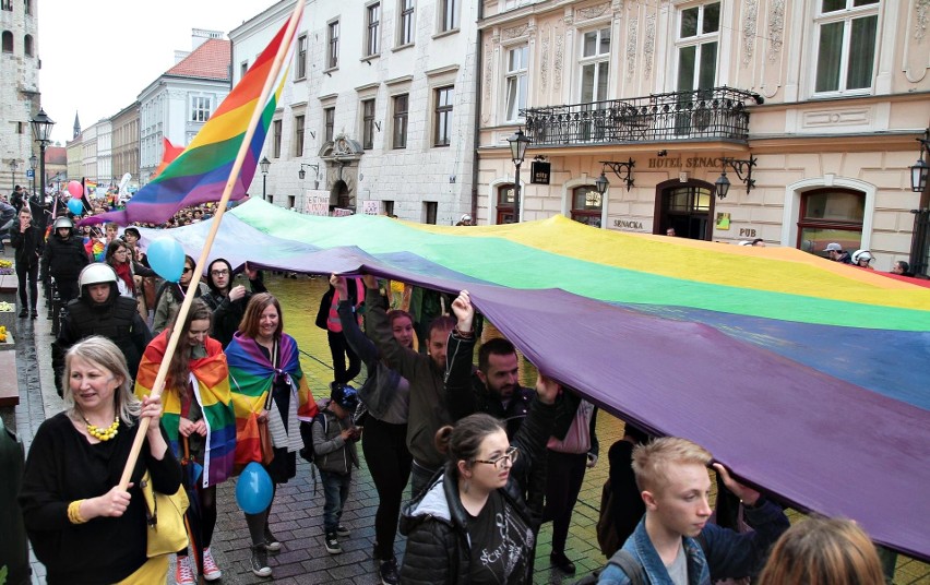 13. Marsz Równości w Krakowie. "Cała przyjemność po naszej stronie" [DUŻO ZDJĘĆ, WIDEO]