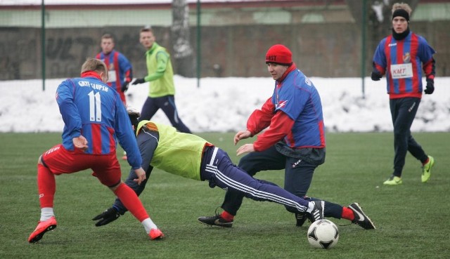 Piłkarze Gryfa Słupsk zagrają w sobotę z Gryfem Wejherowo, spotkanie zacznie się o godz. 12.