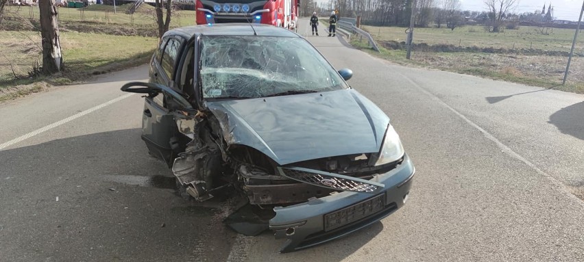 Wypadek w Myszyńcu Starym. Jedna osoba została ranna. 18.04.2022