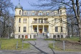 Pałac Schoenów w Sosnowcu - budynek zachwyca architekturą. Przypałacowy park to świetne miejsce na spacer. Zobacz ZDJĘCIA