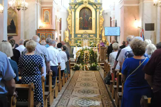 Uroczystości pogrzebowe świętej pamięci Edmunda Teklaka, byłego prezesa Okręgowej Spółdzielni Mleczarskiej we Włoszczowie.