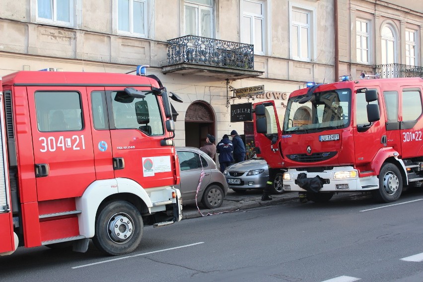 Pożar kamienicy przy ul. Lubartowskiej (ZDJĘCIA, WIDEO)