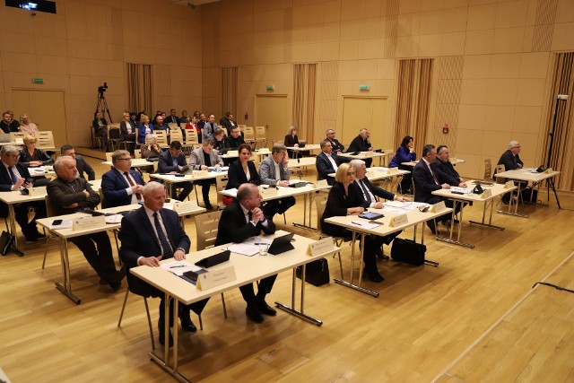 W poniedziałek, 29 stycznia odbyła się sesja Sejmiku Województwa Świętokrzyskiego. Radni przegłosowali uchwałę określającą kształt budżetu województwa na 2024 rok oraz uchwałę w sprawie Wieloletniej Prognozy Finansowej Województwa Świętokrzyskiego na lata 2024-2040.