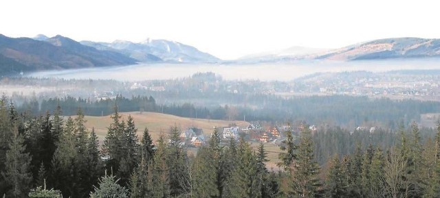 Smogowa chmura wisi w sezonie grzewczym nad Zakopanem. Pocieszające jest to, że jakość powietrza powoli się poprawia, a burmistrz obiecuje, że program wymiany pieców ruszy z kopyta