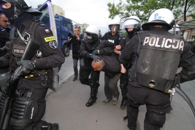 Do zamieszek przed komisariatem przy Legnickiej doszło w maju 2016 roku