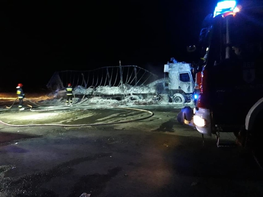 Pożar tira na autostradzie A4. Auto całkowicie spłonęło (ZDJĘCIA)