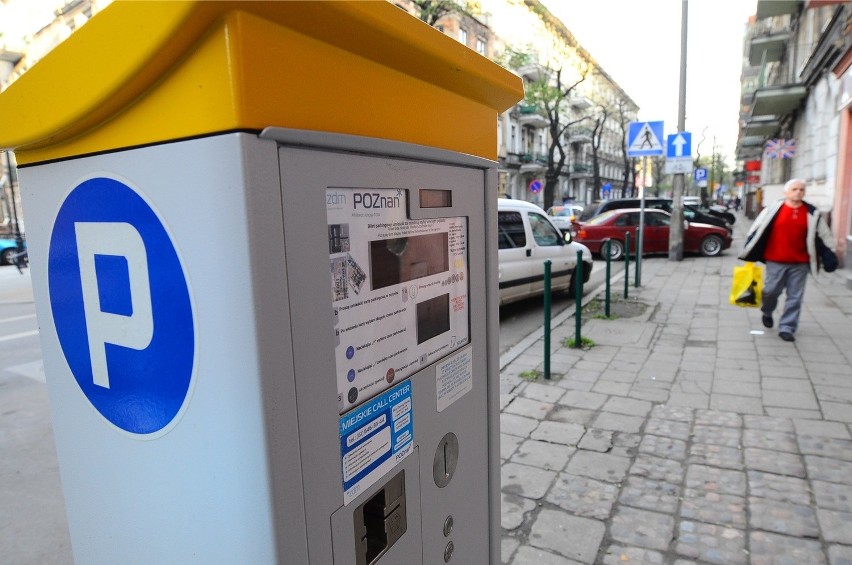 Strefa parkowania: Ochroniarze kradli monety z parkomatów