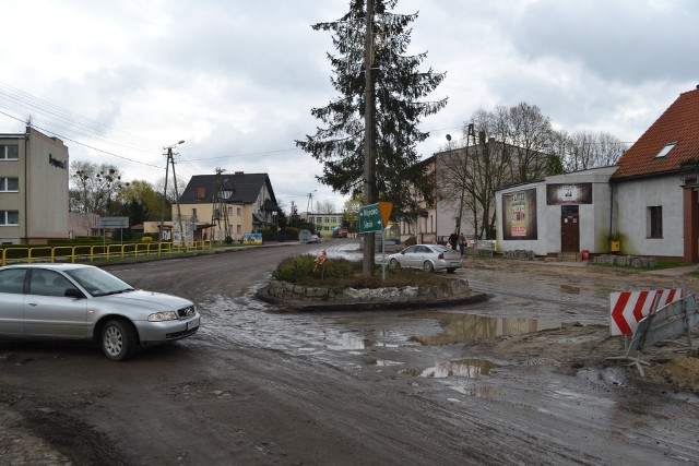 Będzie chodnik, szersza droga i przedłużona ścieżka rowerowa