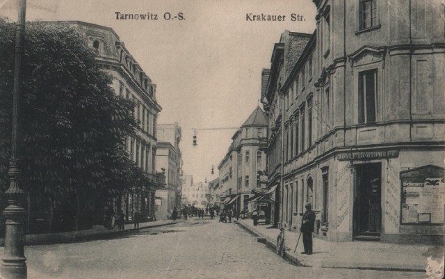 Widok na ul. Krakowską od strony obecnej ul. Piłsudskiego (Bahnhofstrasse), ok. 1914