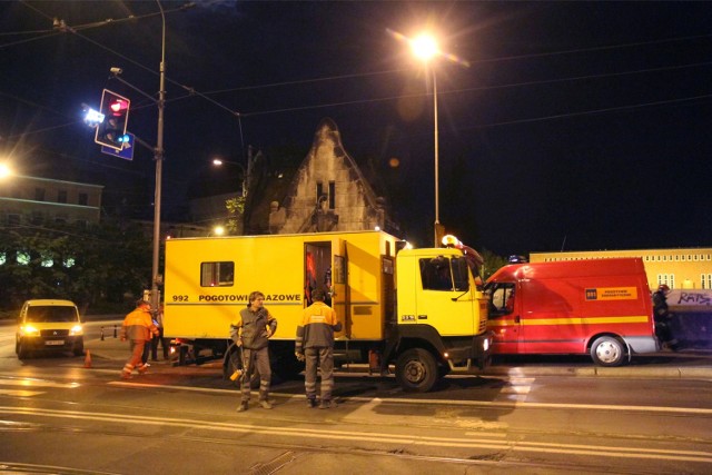 Dwie awarie energetyczne we Wrocławiu. Prądu nie mają mieszkańcy m.in. Wojnowa i Strachocina, a także Tarnogaju. Zobacz, kiedy ma powrócić energia elektryczna.