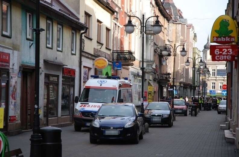 Szaleniec groził wysadzeniem w powietrze budynku poczty [ZDJĘCIA]