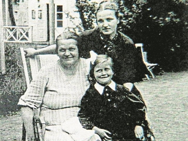 Druskieniki, 1935 rok. Danuta Szelatyńska z siostrą Joanną i  mamą - Jadwigą Głowacz z domu Orecką