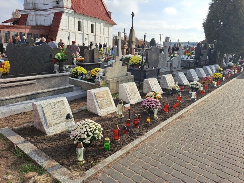 Cmentarz parafialny we Włoszczowie.