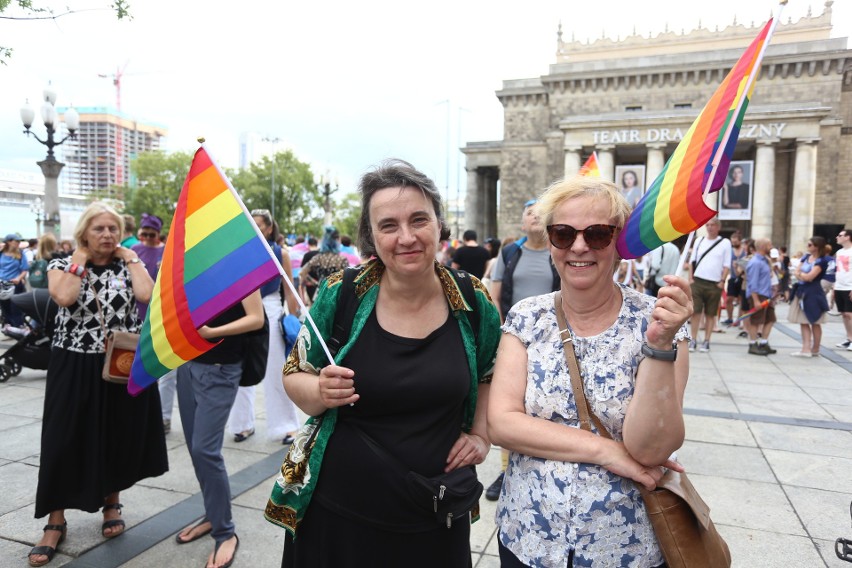 Protest w obronie LGBT pod Pałacem Kultury w Warszawie