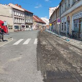 Utrudnienia komunikacyjne w centrum Grodkowa. Trwa remont ulicy Sienkiewicza