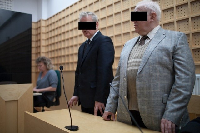 Krzysztofowi D., byłemu prezesowi SM „Śródmieście” (z prawej) i jego byłemu zastępcy - Tomaszowi B. zarzuty postawiono 29 listopada 2013 r.