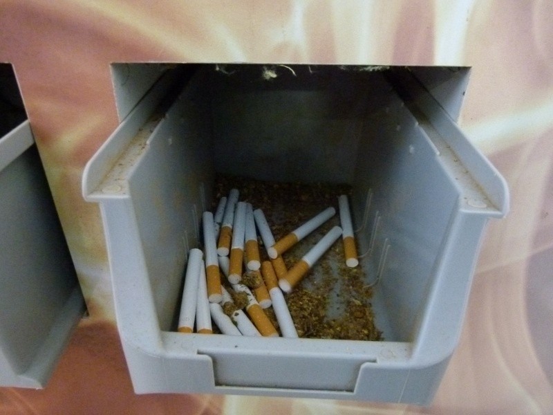Tanie papierosy, wielkie kłopoty! Właściciel automatu wojuje z celnikami 