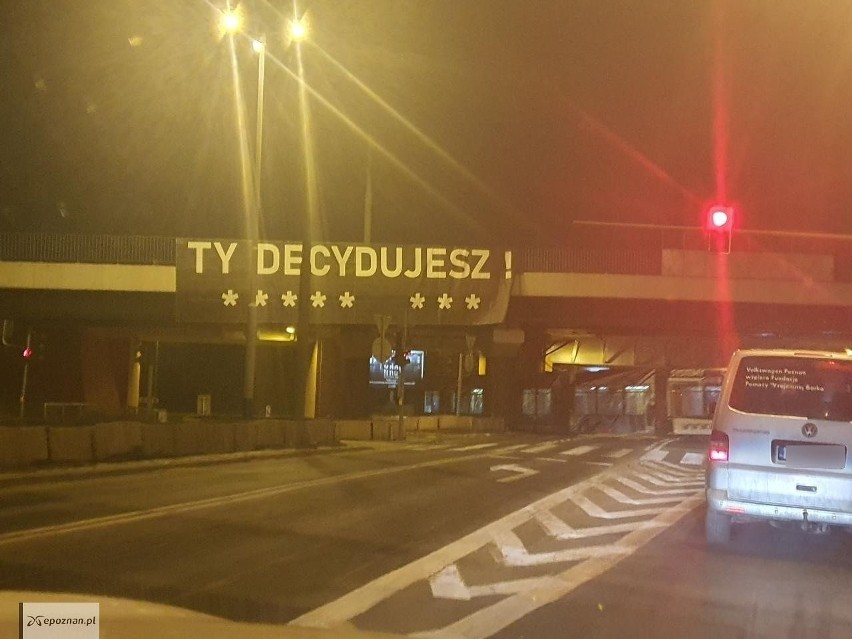 "Ty decydujesz!" - to drugi baner, który zawiesili...