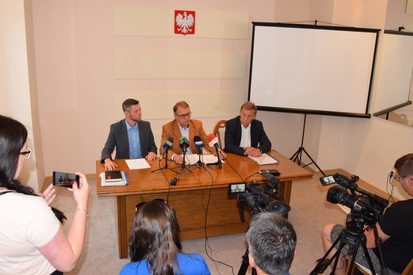 Dzisiaj burmistrz Tadeusz Goc zwołał także konferencję...