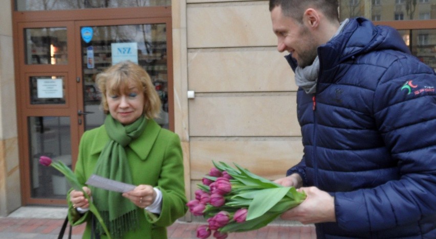 Kwiaty na Dzień Kobiet od GKS Tychy.