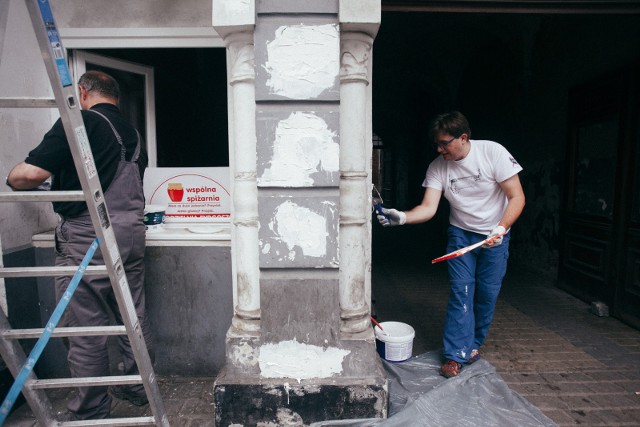 Tak wyglądały ubiegłoroczne przygotowania do uruchomienia "Wspólnej spiżarni" przy ul. Gdańskiej 79