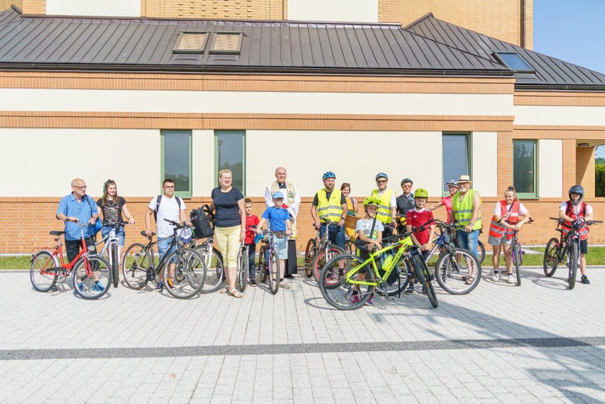 Nowy Sącz/Stary Sącz. III Pielgrzymka Rowerowa na Diecezjalny Dzień Rodzin. Pojechali pod Ołtarz Papieski