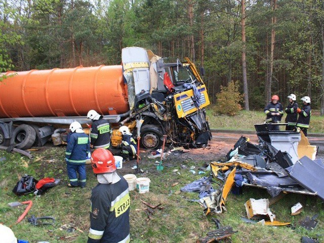 Wypadek cysterny przewożącej odpady z odwiertów gazu łupkowego w Łebieniu.