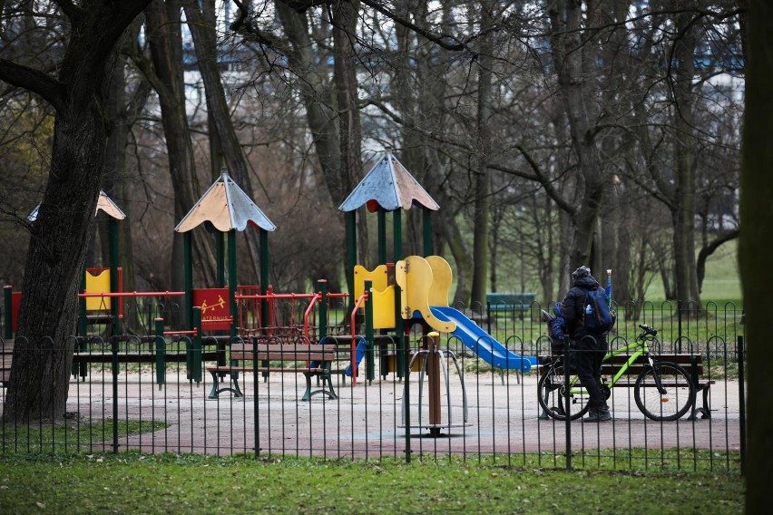 Kraków. Kolejne metody na walkę z koronawirusem. Miasto zamyka parki Jordana i Strzelecki