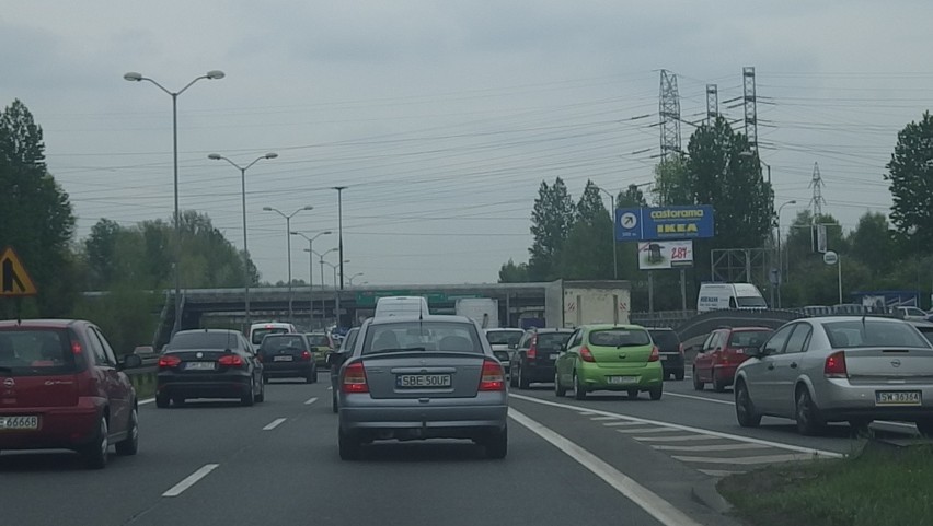 Wypadek spowodował wielkie korki na Alei Roździeńskiego w...