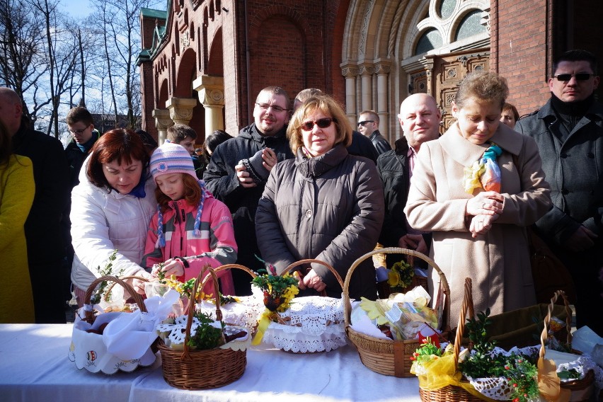 Wielka Sobota 2015: Święcenie pokarmów w katowickich...