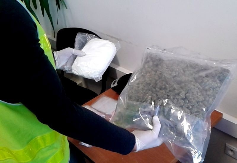 Policjanci znaleźli kilogram afetaminy i 600 gramów marihuany. Prudniczanie z zarzutami
