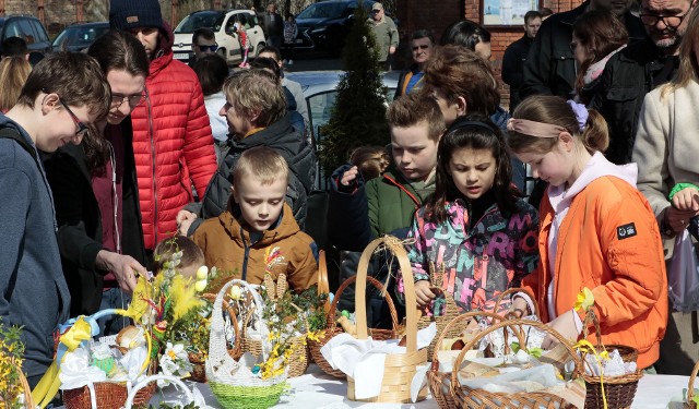 W Wielką Sobotę od rana dzieci przychodziły ze święconką do parafii pw. Niepokalanego Serca Najświętszej Marii Panny przy ulicy Mickiewicza 45 w Grudziądzu