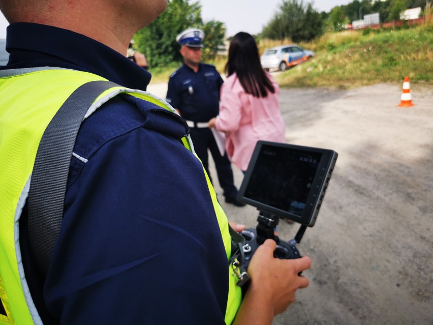 Rzeszów. Policjanci z dronem prowadzą akcję "Czerwone Światło - STOP" [ZDJĘCIA, WIDEO]