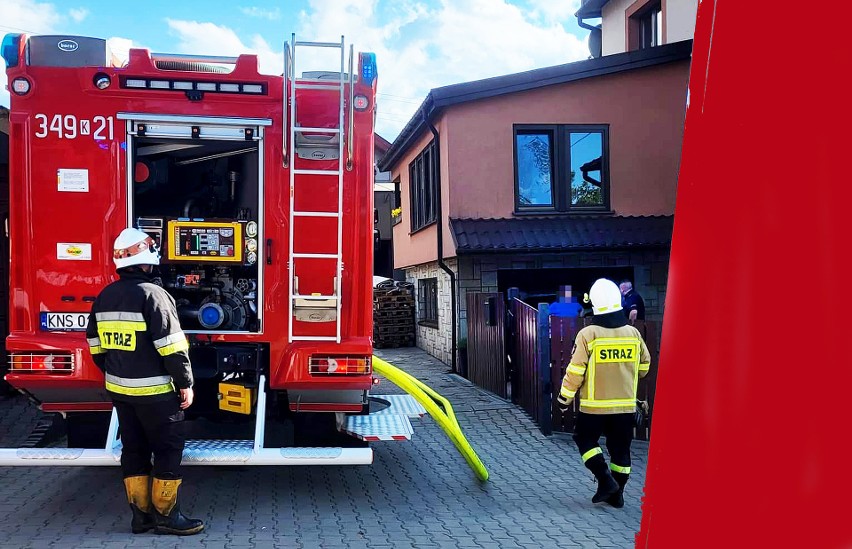 Pożar stolarni w Grybowie poderwał do akcji wiele jednostek strażackich. Zakład ocalał