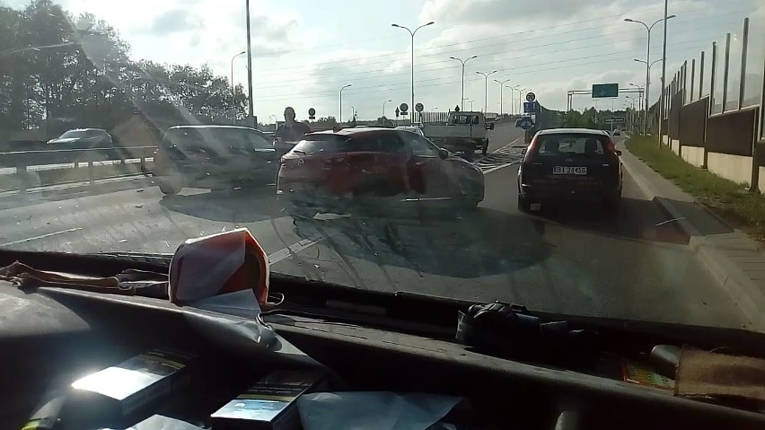 Białystok. Zderzenie trzech aut na ul. Andersa. Jedna osoba poszkodowana [ZDJĘCIA]